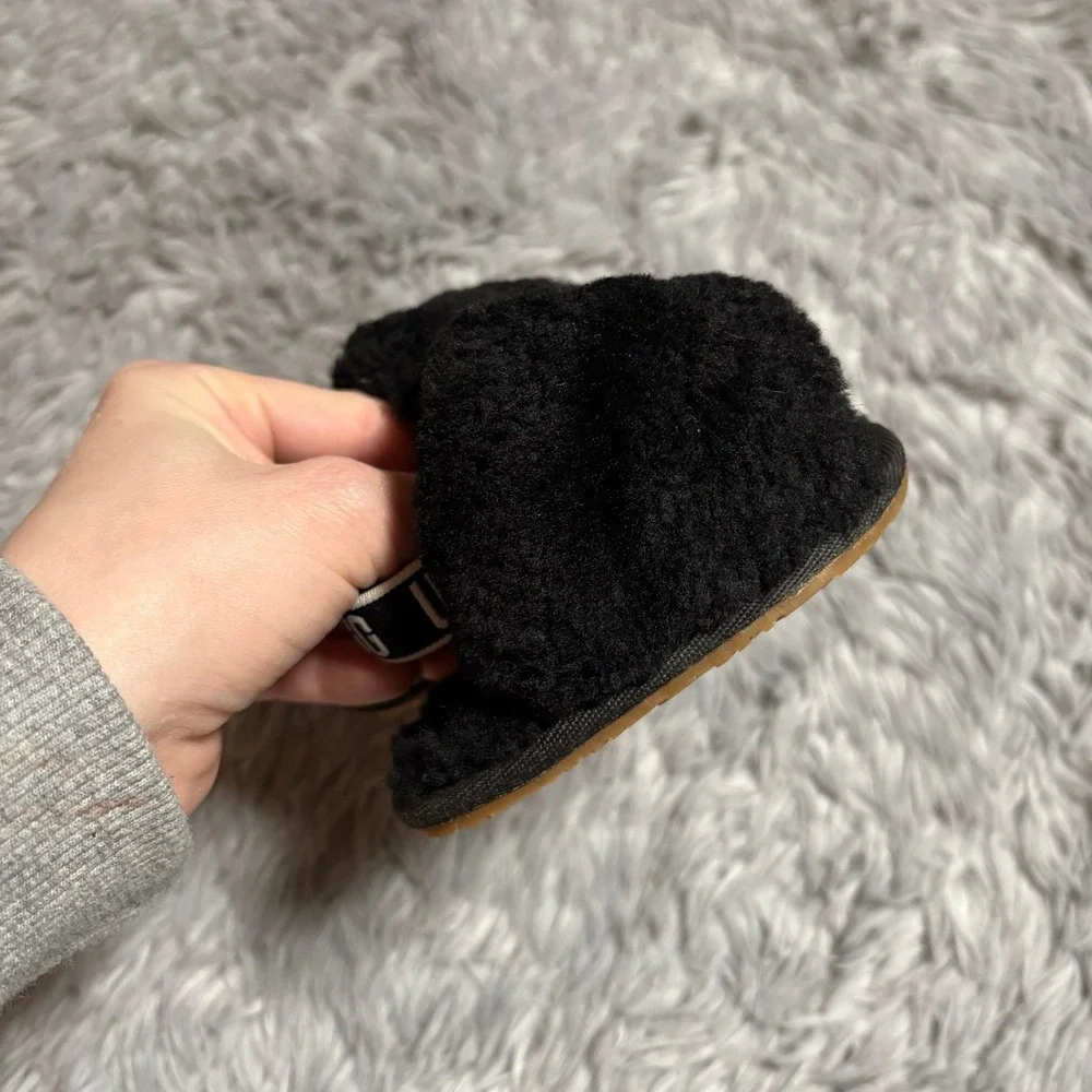 UGG Fluff Yeah Slides Infants Slipper Sandals Black Soft Baby 2c Soft Fluffy